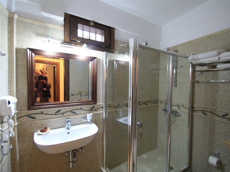 Boutique Hotel Muzaka Berat Zewnętrze zdjęcie