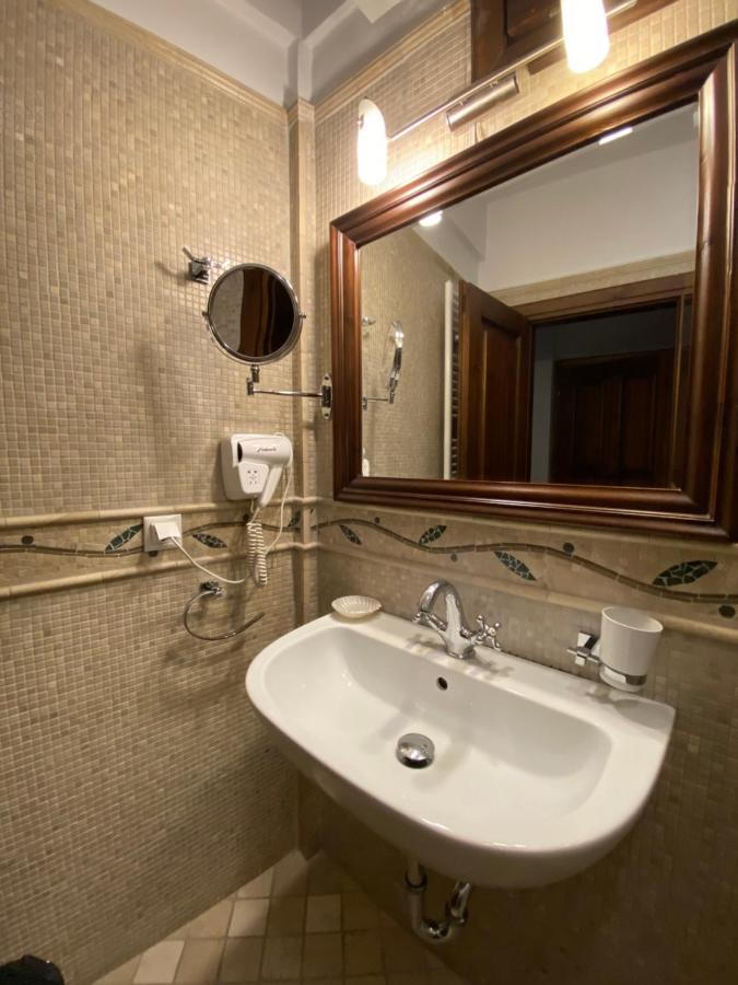Boutique Hotel Muzaka Berat Zewnętrze zdjęcie